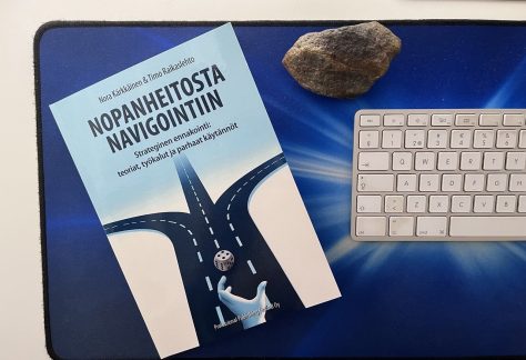 Nopanheitosta Navigointiin, ennakointi kirja, Nora Kärkkäinen ja Timo Raikaslehto. Kuvituskuva kirjasta.